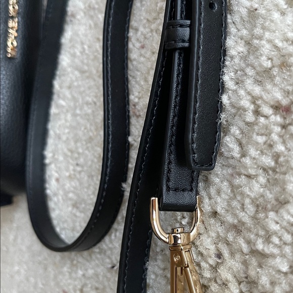 NWOT MINT MICHAEL KORS LEATHER PURSE BAG W GOLD ACCENTS - Picture 12 of 14